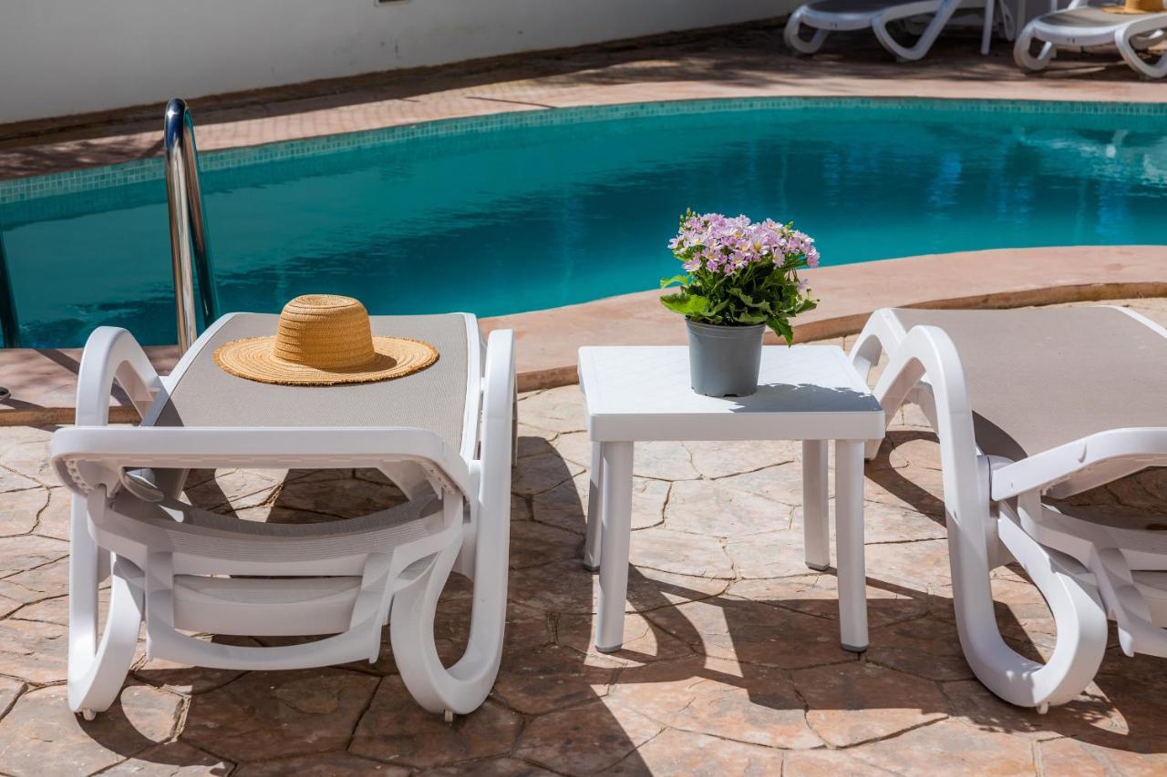 Apartament White 3 *